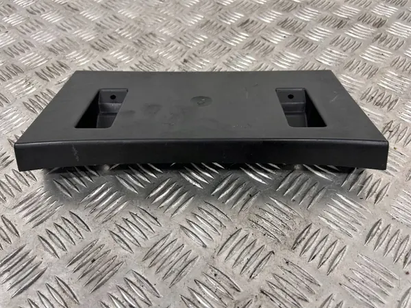 Cadre de plaque d'immatriculation arrière Maserati Quattroporte OEM 670010557 image 3