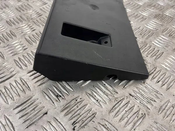 Cadre de plaque d'immatriculation arrière Maserati Quattroporte OEM 670010557 image 4