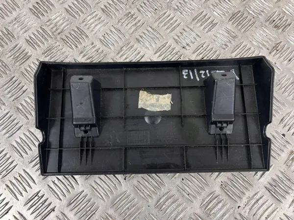 Cadre de plaque d'immatriculation arrière Maserati Quattroporte OEM 670010557 image 5