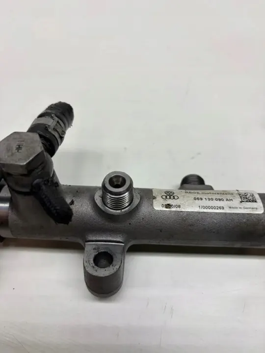 Rail d'injection Audi A6 C6 3.0 TDI OEM 059130090AH image 3