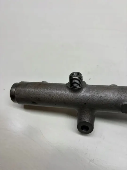 Rail d'injection Audi A6 C6 3.0 TDI OEM 059130090AH image 6