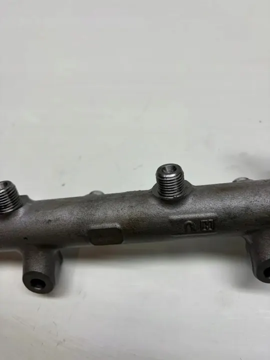 Rail d'injection Audi A6 C6 3.0 TDI OEM 059130090AH image 7