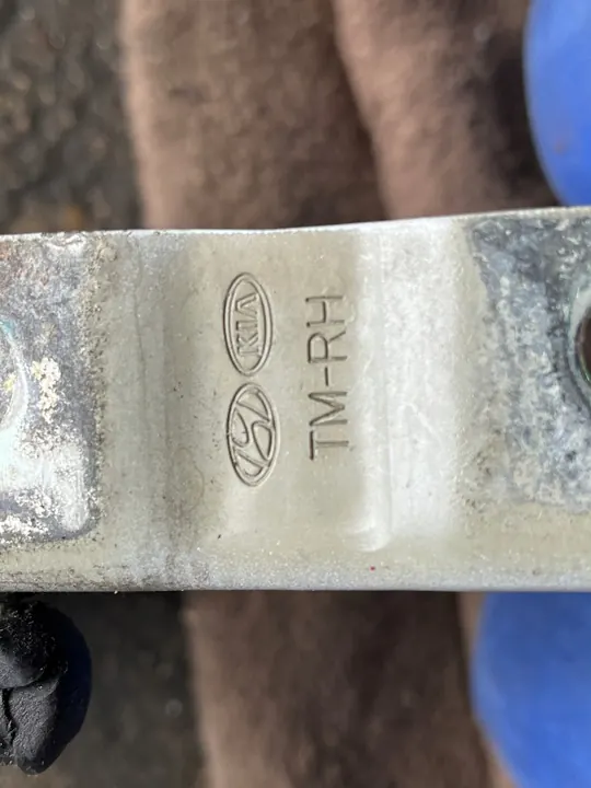 HYUNDAI SANTA FE IV Bisagra de capó derecha 81161-S1000 image 3