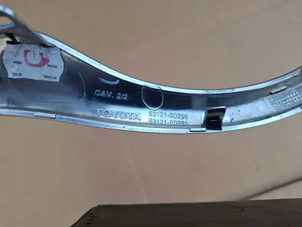 Toyota OE 53121-0D250 grille trim / protection image 8