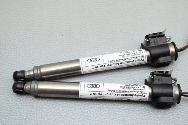 Huvudgångsbehållare AUDI Q5 (FY) 80A823823D image 10