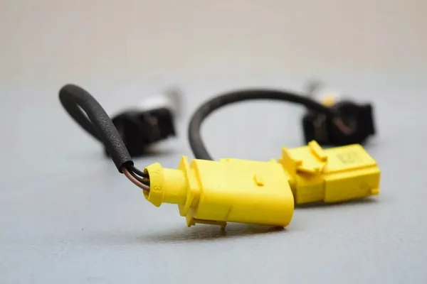 Huvudgångsbehållare AUDI Q5 (FY) 80A823823D image 7