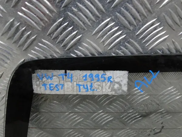 Vitre de hayon VW T4 OEM 701 - État utilisé image 5