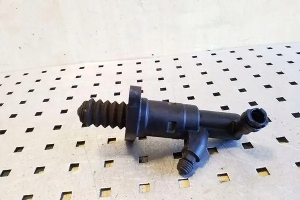 Kopplingscylinder SKODA OCTAVIA II 1.6L diesel 2012 OEM 1K0721261Q image 2