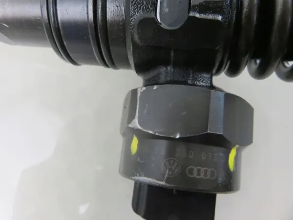 Bosch Einspritzpumpe OEM 038130073J Gebraucht image 4