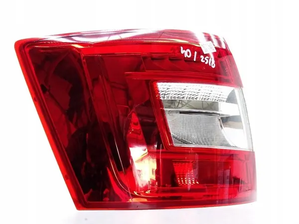 Lámpara trasera izquierda Skoda Octavia 3 Lift image 3