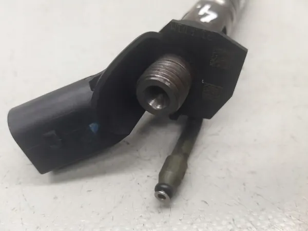 Inyector de combustible Mercedes-Benz W205 C220 2.2 CDI A6510702987 image 8