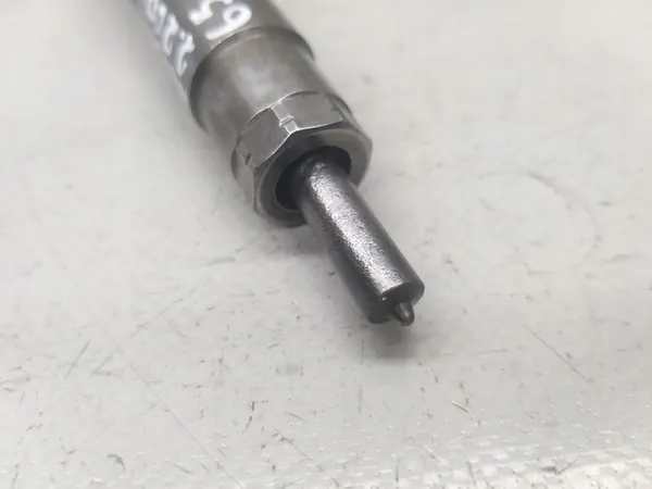 Inyector de combustible Mercedes-Benz W205 C220 2.2 CDI A6510702987 image 9