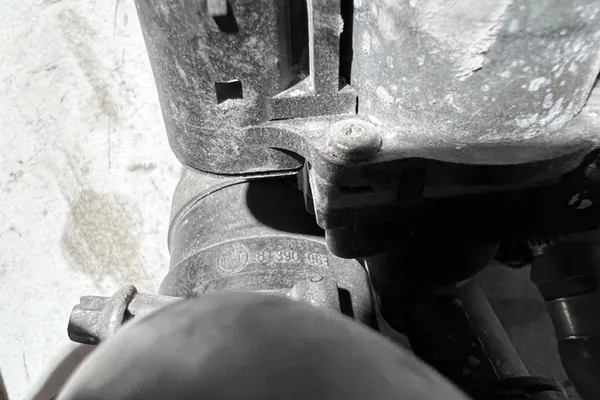 BMW 8 (E31) Verwarmingsregelkleppen 64118390063 image 2