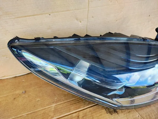 Etuvalo Renault Megane III 2014-2016 Oikea 260103761R image 2