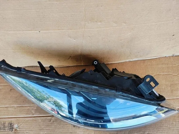 Etuvalo Renault Megane III 2014-2016 Oikea 260103761R image 4