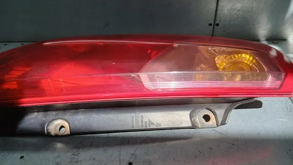 Luz trasera izquierda Fiat Grande Punto image 9