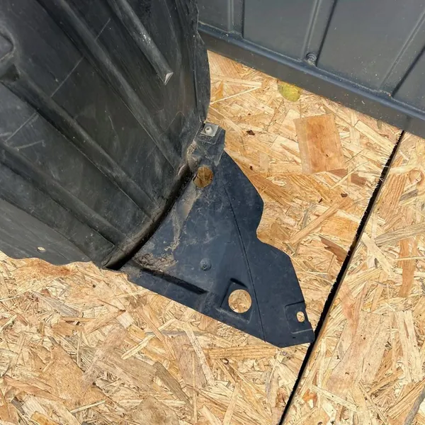 Nissan Qashqai J10 Oikea Etulokasuoja OEM 63843EY10A image 10