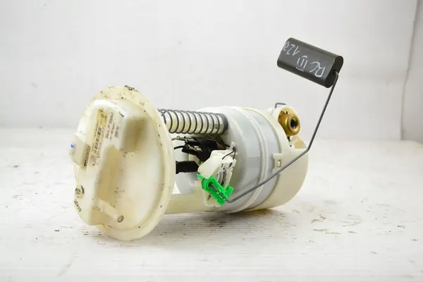 RENAULT CLIO III 1.2 Brandstofpomp image 2