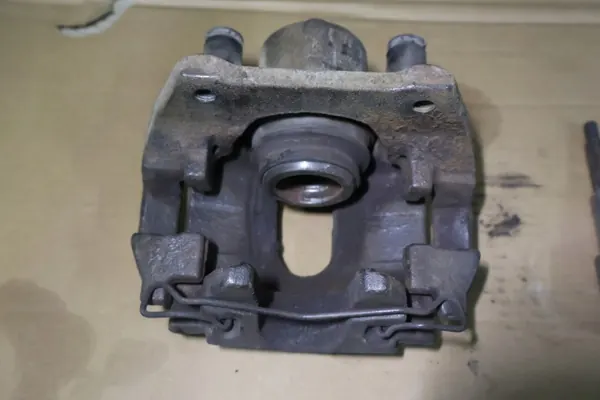 Höger bakre bromsok OEM 30639525 för Volvo XC90 image 3