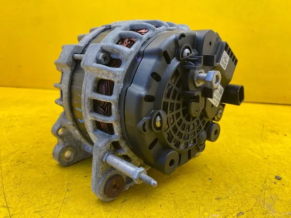 Skoda Fabia III 1.4D Generaattori 04B903023B image 3