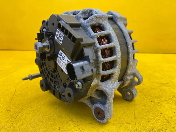 Skoda Fabia III 1.4D Generaattori 04B903023B image 4