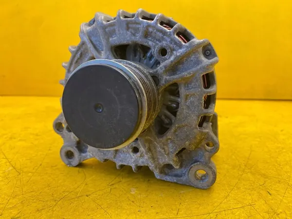 Skoda Fabia III 1.4D Generaattori 04B903023B image 5