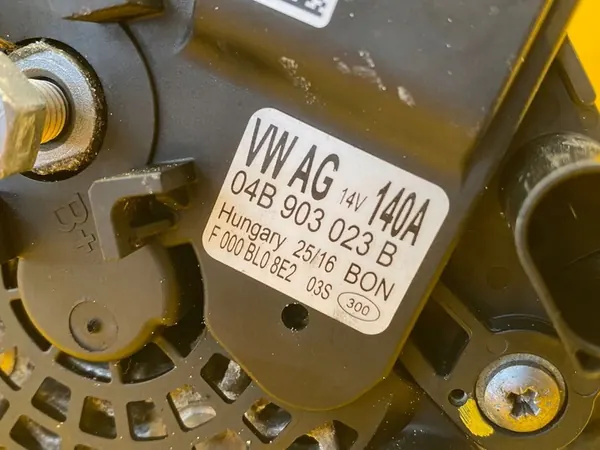 Skoda Fabia III 1.4D Generaattori 04B903023B image 6