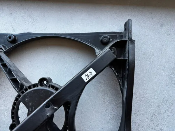 Porsche 911 992 Jäähdyttimen Kiinnike Oikea Etu OEM image 3