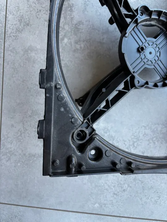 Porsche 911 992 Jäähdyttimen Kiinnike Oikea Etu OEM image 9