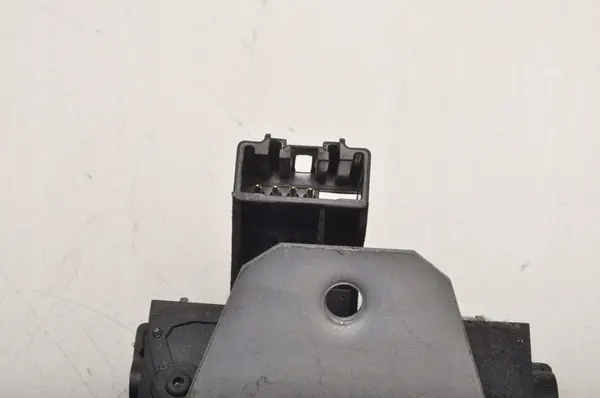 VOLVO S40 II V50 Baklucka Lås 4 Pin 31335047 image 3