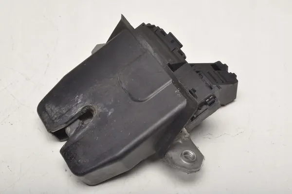 VOLVO S40 II V50 Baklucka Lås 4 Pin 31335047 image 4