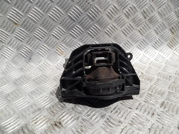 OIKEN MOOTTORIN KIINNITYS JEEP AVENGER 2023 1.2 THP OEM image 2