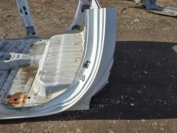 Pilar guardafangos Mitsubishi L200 OEM 15r - Izquierdo/Derecho image 2