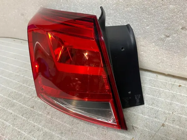 Lámpara trasera izquierda SEAT ARONA 6F9 6F image 2