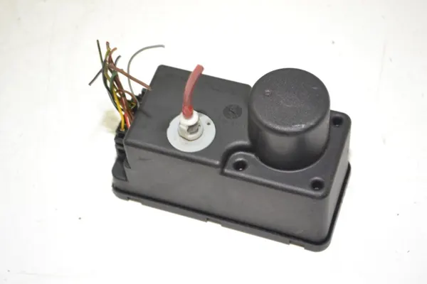 Centrale vergrendelpomp OEM 1H0962257G voor VW Golf III image 3