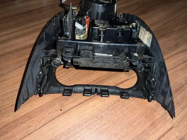 Cendrier Mercedes-Benz GLA W156 2015 OEM A1768100179 image 3