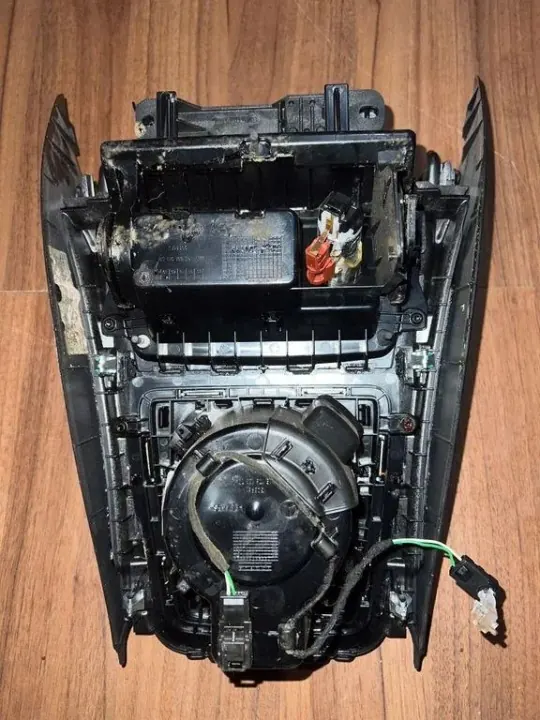 Cendrier Mercedes-Benz GLA W156 2015 OEM A1768100179 image 5