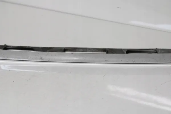 Moldura de maletero Mercedes CLS W219 OEM A2197580002 image 3