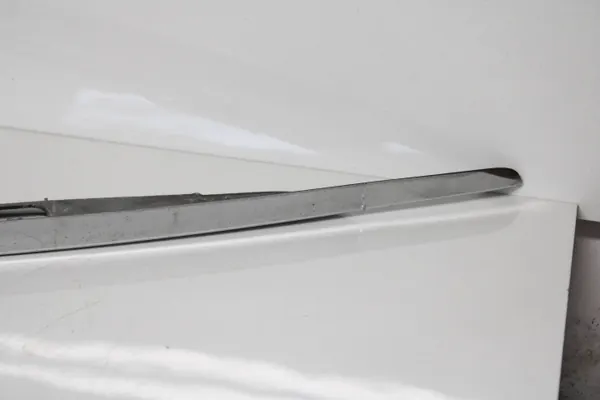 Moldura de maletero Mercedes CLS W219 OEM A2197580002 image 4
