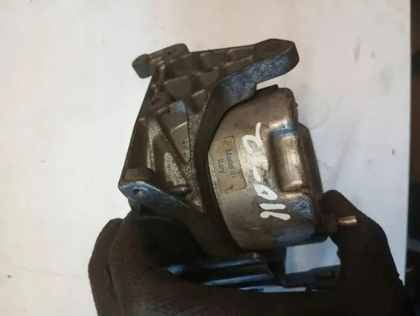 Polttoainesuodattimen kotelo VOLVO V50 1.6L diesel 2009 image 3