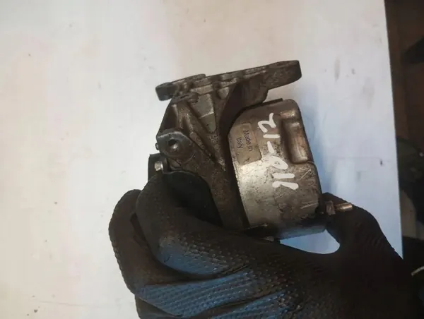 Polttoainesuodattimen kotelo VOLVO V50 1.6L diesel 2009 image 4