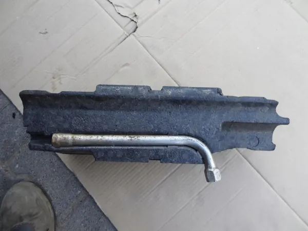 Wielslotsleutel OEM 745L67748R ITA voor Renault Kangoo II image 2