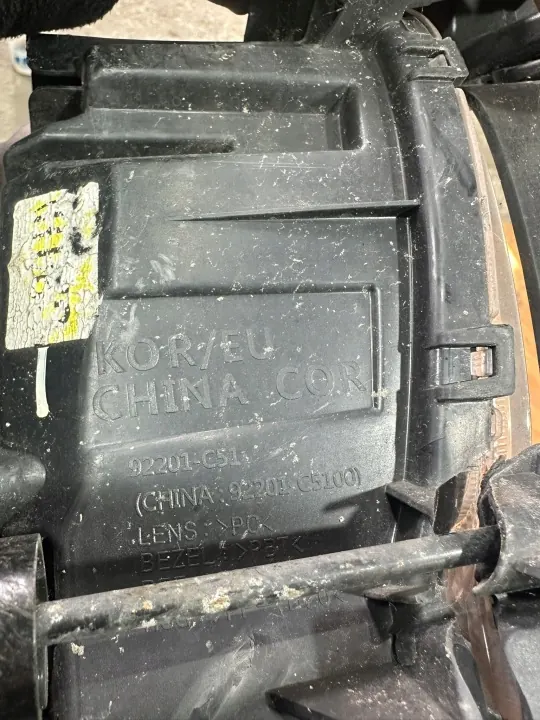 Halogenstrålkastare Vänster Fram Kia Sorento OEM 92201-C5100 image 4