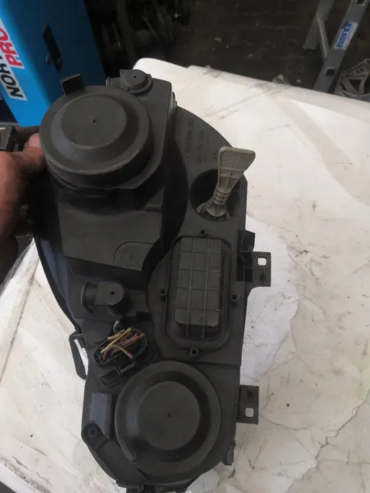 Farol dianteiro direito VW Polo 9N image 4