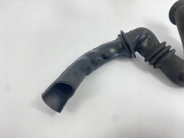 Peräluukun tiiviste oikea Mercedes W124 OEM 1248210597 image 9