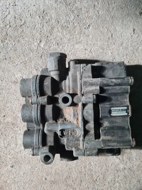 Gebrauchtes ECAS-Ventil OEM 4728800010 für DAF MAN SCANIA VOLVO image 2