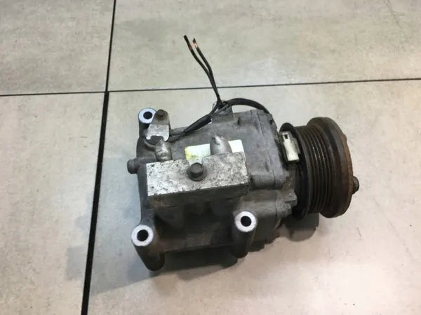 Compresseur Climatisation Ford Fiesta MK6 1.6 16V image 3