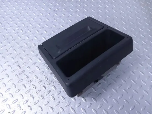 Cenicero delantero Ford Granada OEM 82GBF045A74 Usado image 3