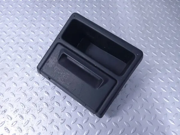 Cenicero delantero Ford Granada OEM 82GBF045A74 Usado image 4