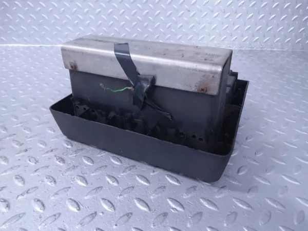 Cenicero delantero Ford Granada OEM 82GBF045A74 Usado image 6